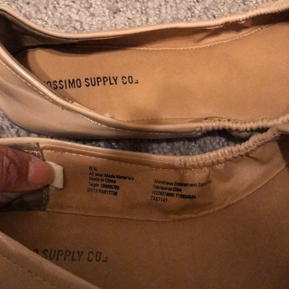 Simple, chic flats - Picture 2 of 4